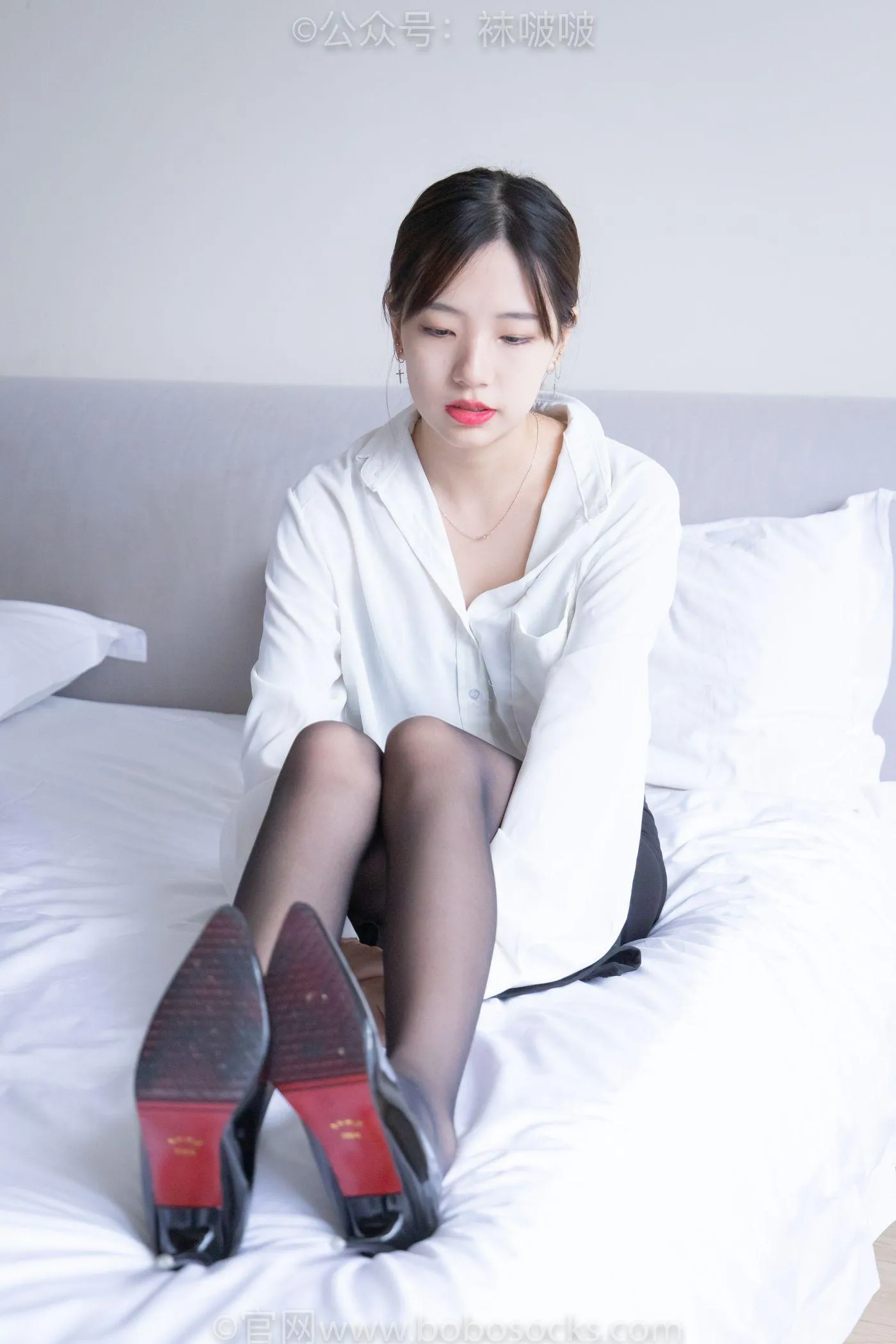 [BoBoSocks袜啵啵]NO.017 小甜豆-OL制服、高跟鞋、黑丝 [131P]插图8